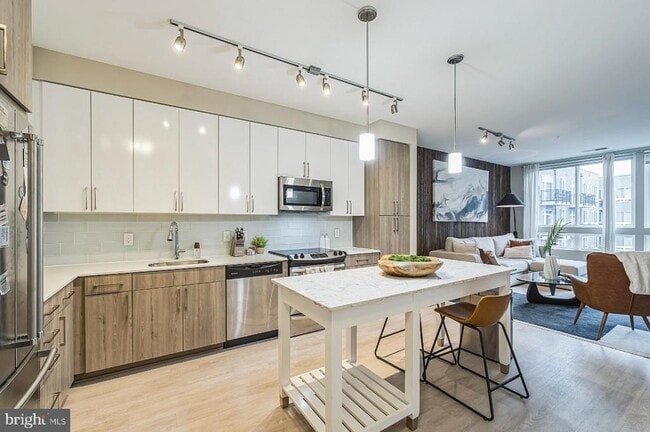 145 Riverhaven Dr
