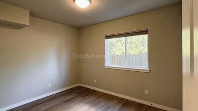 3855 SE 92nd Ave in Portland, OR - Building Photo - Building Photo