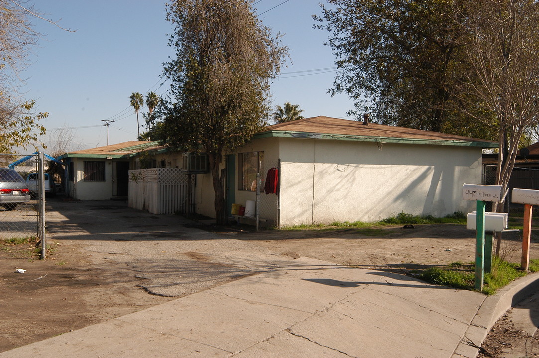 431-435 S Pear St in San Bernardino, CA - Foto de edificio