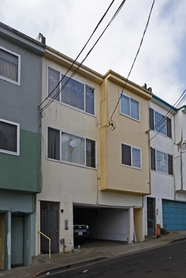 381 Peoria St in Daly City, CA - Foto de edificio - Building Photo