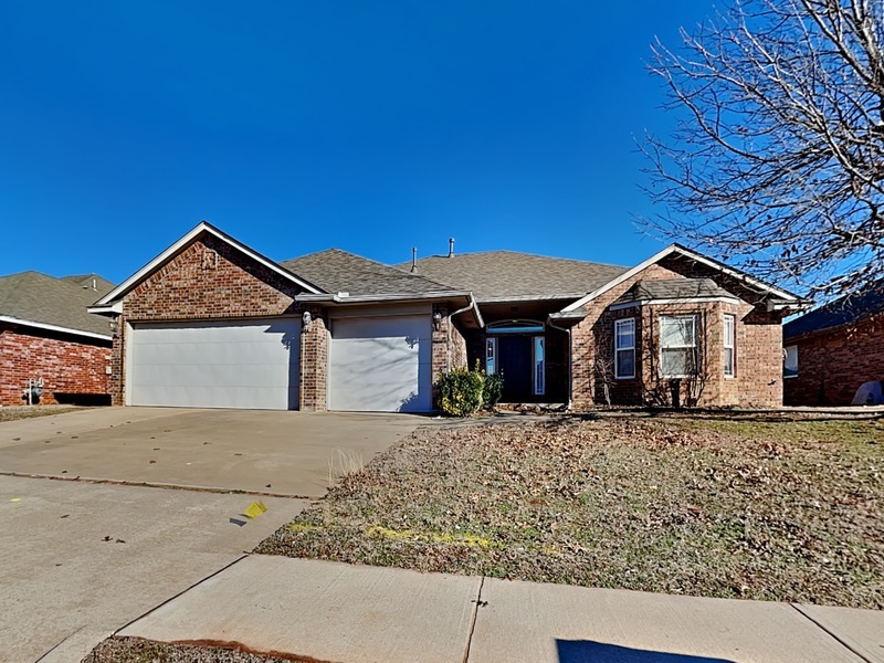 13812 Teagen Ln in Yukon, OK - Building Photo