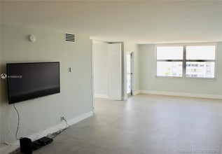 1050 93rd St-Unit -7C in Bay Harbor Islands, FL - Building Photo - Building Photo