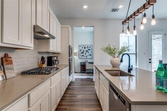 5406 Grand Ave in Sachse, TX - Foto de edificio - Building Photo