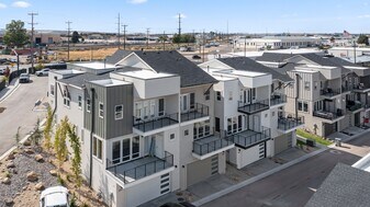 1277 E Echelon Rdg Ln in Boise, ID - Building Photo