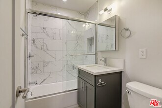 2232 W 24th St in Los Angeles, CA - Building Photo - Building Photo