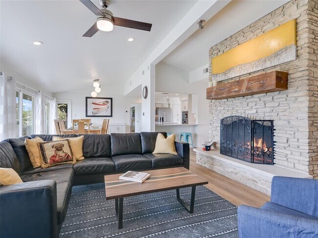 1008 Challenger in Lakeway, TX - Building Photo - Building Photo