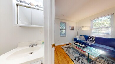 23 Jay St, Unit D in Cambridge, MA - Building Photo - Building Photo