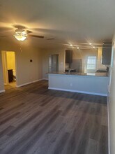 Room in Apartment on Harbor Lndg in Von Ormy, TX - Foto de edificio - Building Photo