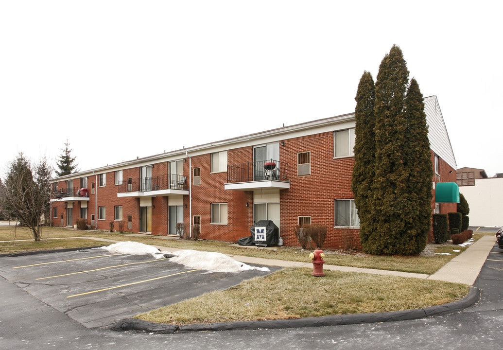 Farmington Manor Apartments in Farmington, MI - Building Photo