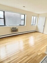 1027 Commonwealth Avenue in Boston, MA - Foto de edificio - Building Photo