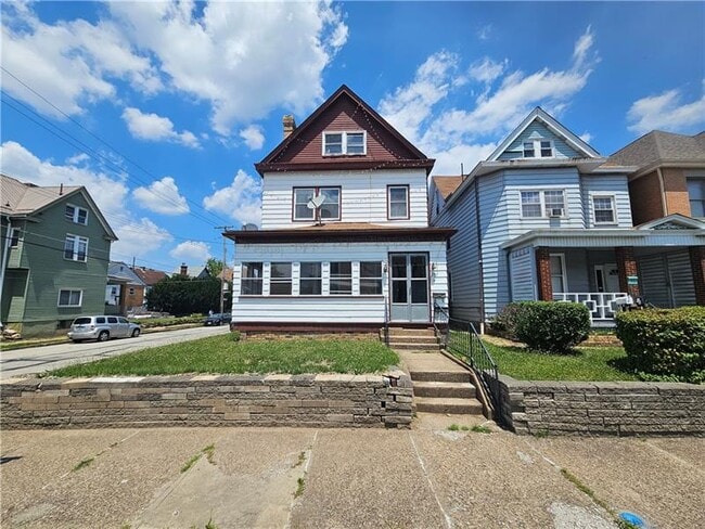 property at 701 E 14th Ave