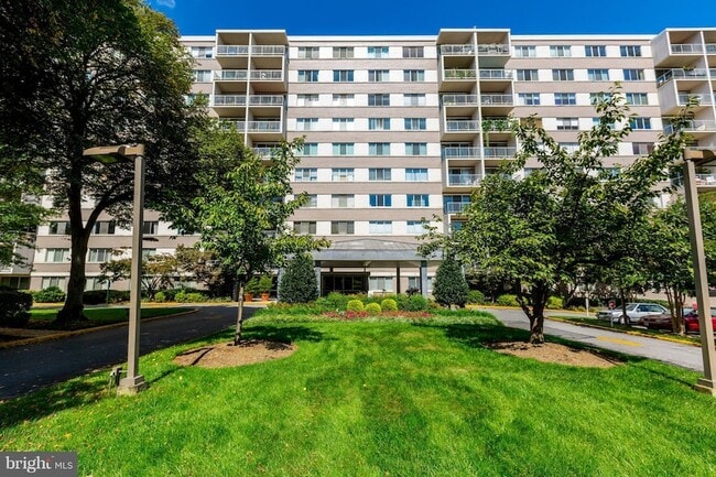 8315 N Brook Ln in Bethesda, MD - Building Photo - Building Photo