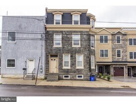 4415 Manayunk Ave in Philadelphia, PA - Building Photo