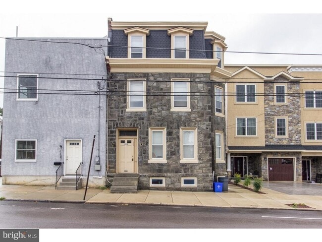property at 4415 Manayunk Ave