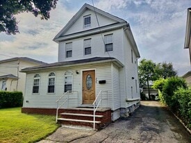 223 Jackson in Mineola, NY - Building Photo