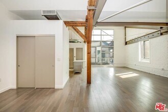 527 Molino St in Los Angeles, CA - Building Photo - Building Photo