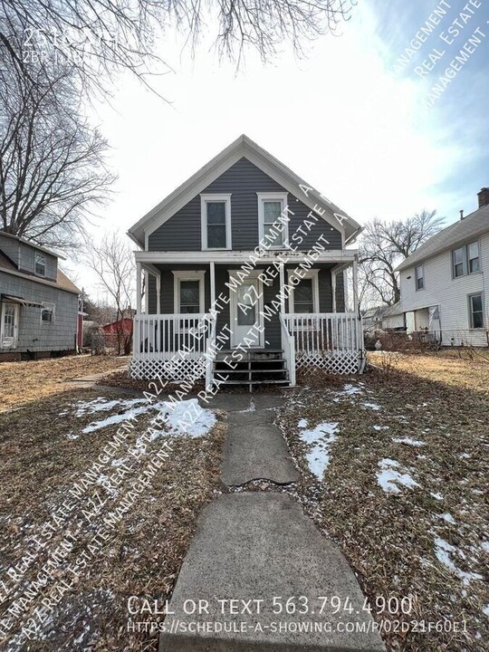 2518 5th Ave in Moline, IL - Foto de edificio