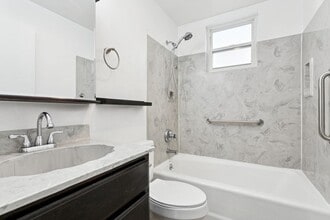 75 Oaklawn Dr in Metairie, LA - Foto de edificio - Building Photo