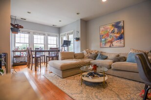 920 W Buena Ave in Chicago, IL - Building Photo