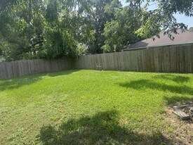 205 W Rittenhouse St in Houston, TX - Building Photo