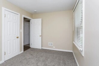 458 W Avery St in Elmhurst, IL - Building Photo - Building Photo