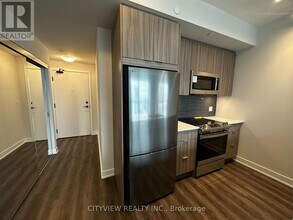 430-3430 Square One Dr in Mississauga, ON - Building Photo - Building Photo