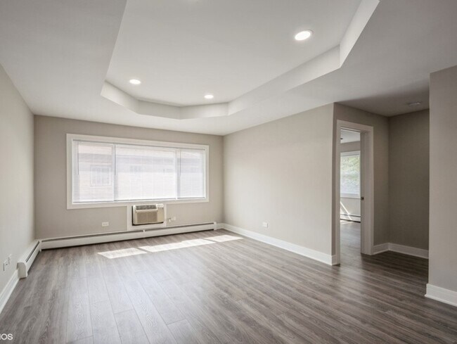 6747 N Olmsted Ave in Chicago, IL - Building Photo - Building Photo