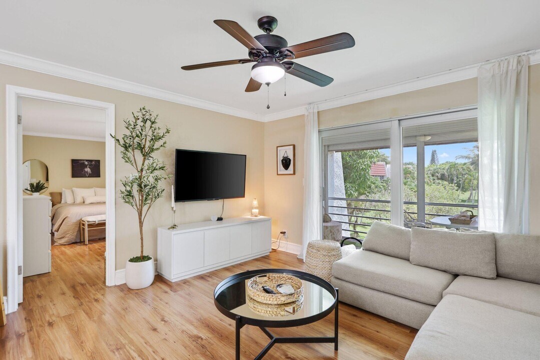 2700 Fiore Way in Delray Beach, FL - Building Photo