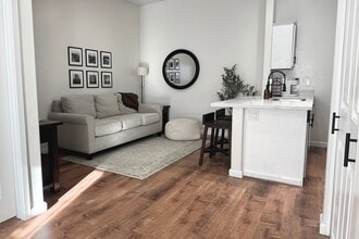 2024 E River Rd, Unit 201 in Tucson, AZ - Building Photo - Building Photo