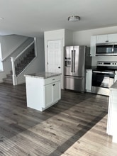 2740 L St SW, Unit B in Cedar Rapids, IA - Building Photo - Building Photo