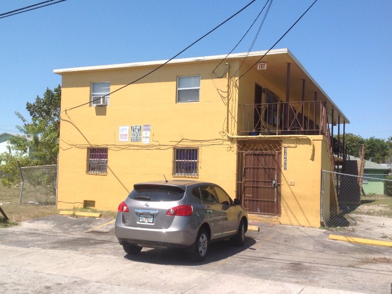 1459 NW 60th St in Miami, FL - Foto de edificio