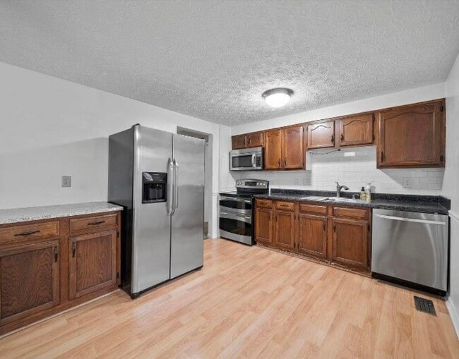 7871 Kiowa Way in Worthington, OH - Building Photo - Building Photo