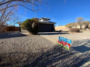 6944 Angela Dr NE in Rio Rancho, NM - Building Photo - Building Photo