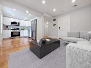 127 Shirley St, Unit 1 in Boston, MA - Building Photo - Building Photo