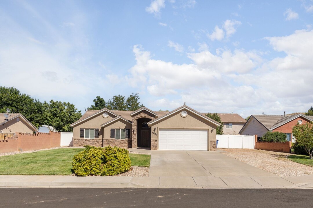 1899 Pommel Cir in Washington, UT - Building Photo