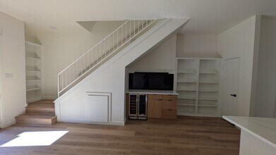 3944 Buena Vista St, Unit 201 in Dallas, TX - Building Photo - Building Photo