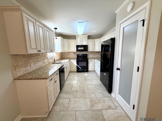 18277 Autumn View Dr in Prairieville, LA - Foto de edificio - Building Photo