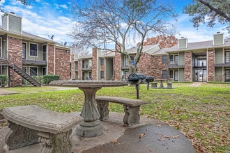 Townhouse Apartments in Ennis, TX - Building Photo - Building Photo