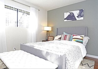 Riverside Villas in Sacramento, CA - Building Photo - Building Photo