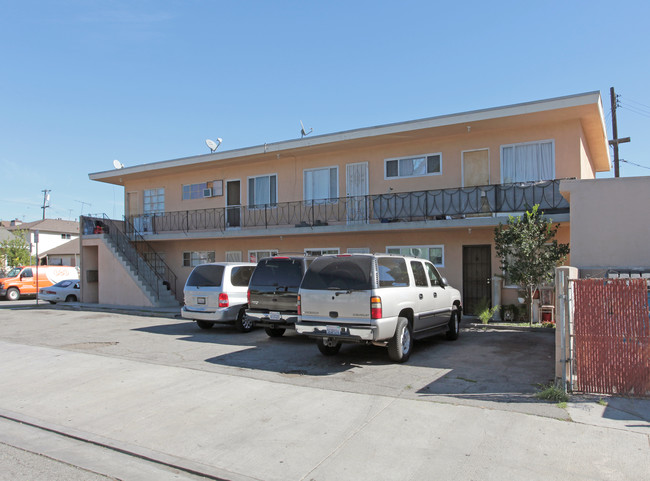 6050 Arbutus Ave in Huntington Park, CA - Building Photo - Building Photo