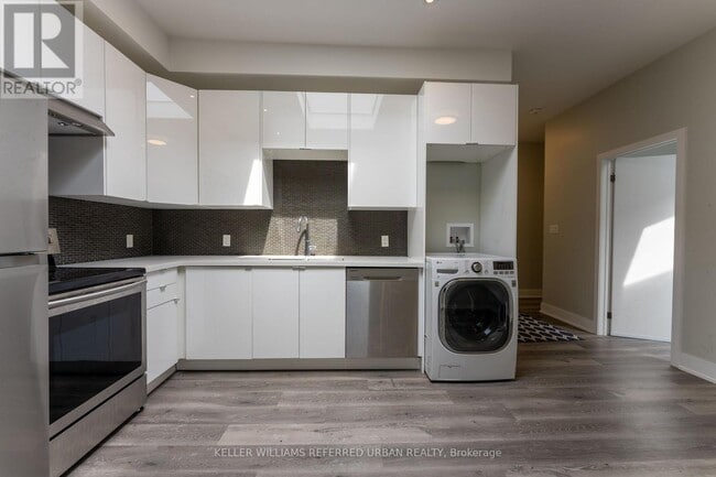 property at 400 Queen St W