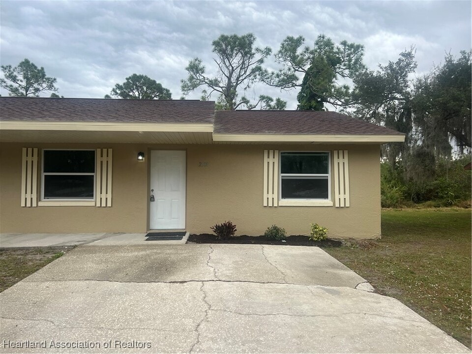 2308 Andalusia St in Sebring, FL - Building Photo