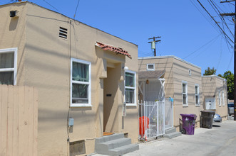 435-437 W 11th St in Long Beach, CA - Building Photo - Other