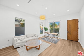 1905 S Corning St in Los Angeles, CA - Building Photo - Building Photo