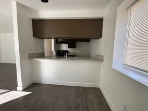 15866 Sago Rd in Apple Valley, CA - Foto de edificio - Building Photo