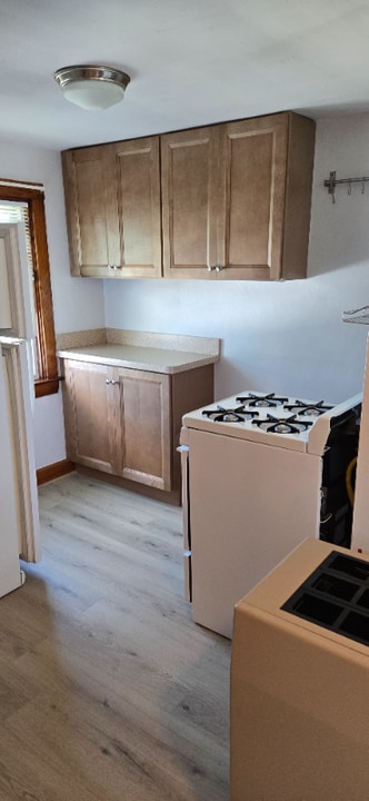 1563 Cove Rd in New Bedford, MA - Building Photo