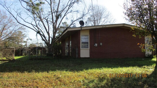 1904 Meadow Dr in Albany, GA - Foto de edificio - Building Photo