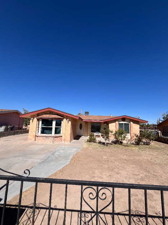 8416 Hartford Dr in El Paso, TX - Building Photo