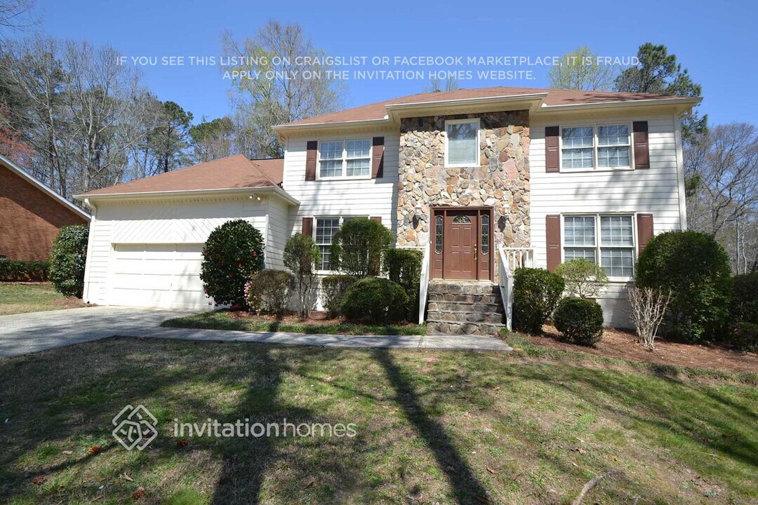 2498 Quentin Dr in Jonesboro, GA - Foto de edificio