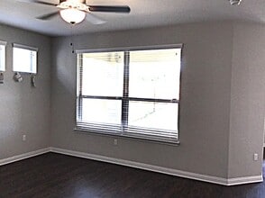 5813 Gerard Dr in Austin, TX - Foto de edificio - Building Photo